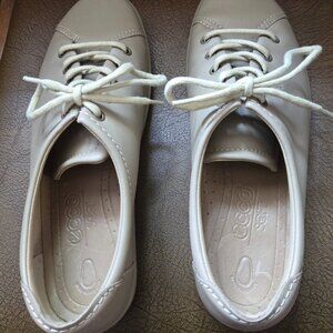 Ecco Ladies Shoes